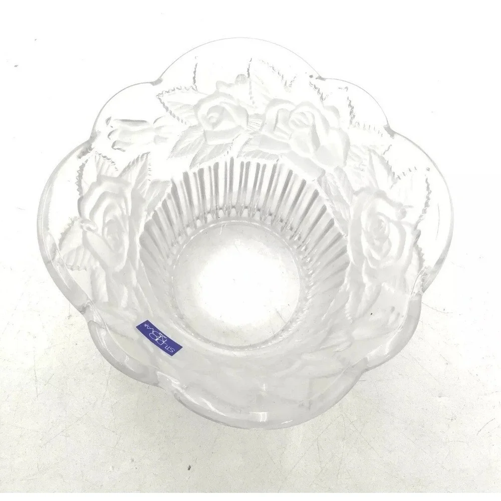 Mikasa Studio Nova Winter Rose Embossed Ribbed Crystal Flower Vase